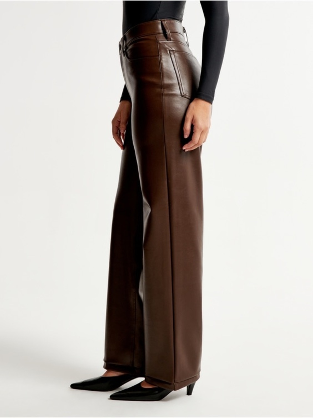 Abercrombie & Fitch Curve Love Vegan Leather 90s Relaxed Pant - Picture 2 of 12